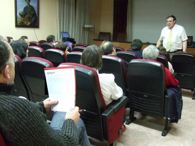 FOTOEl consultor Andrs Morales durante su ltima conferencia para empresarios en Salas de los Infantes